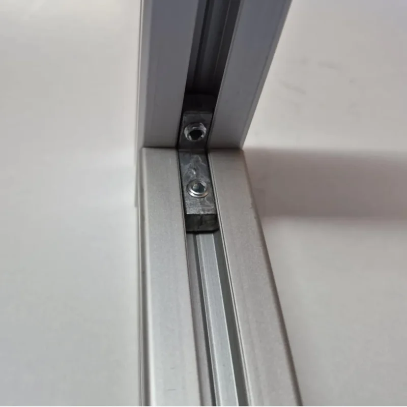 Kątownik wpustowy wewnętrzno-wewnętrzny do porfili aluminiowych