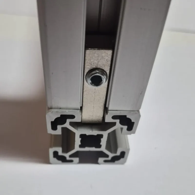 Wpust kątowy wewnętrzno-zewnętrzny 8 do profili aluminiowych
